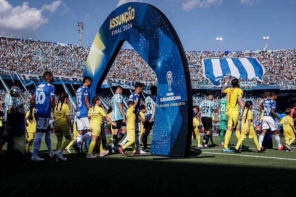 Racing x Cruzeiro, na Nueva Olla, em Assunção