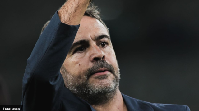 Cruzeiro encara Vasco em confronto histórico